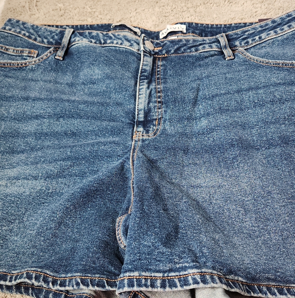 NWT/New Ava & Viv Women's Blue Jean Shorts (Size 22) - Picture 3 of 10